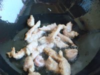色味俱佳的糖醋里脊做法图解4)
