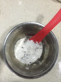 黏黏的蔓越莓椰奶糕做法图解4)