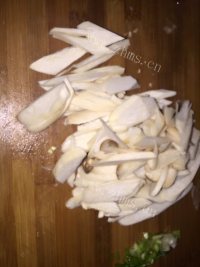 香糯爽滑的杏鲍菇炒肉做法图解2)