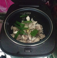好吃的冬瓜海带排骨汤做法图解3)