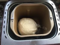 自制豆沙花朵面包做法图解2)