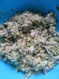 美味的白菜平菇饺做法图解3)