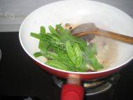 荷兰豆炒香肠自制做法图解5)