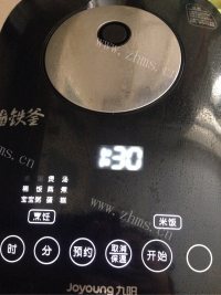香气浓郁的三文鱼蔬菜粥做法图解5)