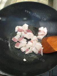 香气逼人的五花肉炒青椒做法图解4)