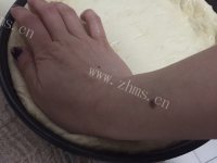 自制香蕉披萨做法图解4)