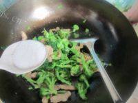家常菜肉片西兰花做法图解8)