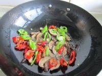「首发」榨菜香菇炒肉丝做法图解8)