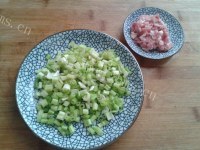家常菜芹菜炒肉末做法图解1)