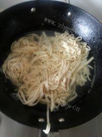 自制手擀面做法图解6)