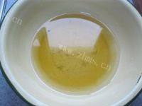 甘脆的广式莲蓉蛋黄月饼做法图解4)