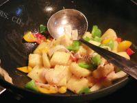 菠萝炒牛肉做法图解4)