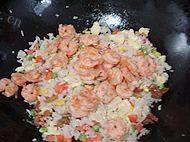 鲜虾炒饭做法图解22)