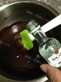 色味俱佳的熔岩蛋糕做法图解7)