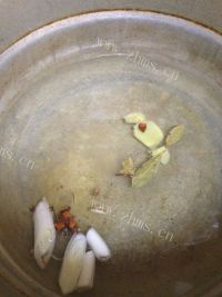 美味的清蒸河蟹做法图解3)