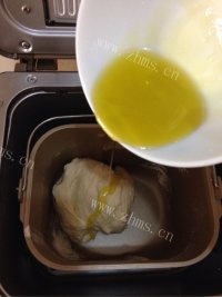 好吃的蒜香乳酪手撕面包做法图解2)