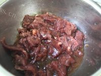 家常青瓜炒牛肉做法图解3)