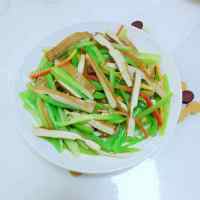 芹菜豆腐干做法图解4)