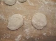 美味早餐虾皮韭菜盒子做法图解7)