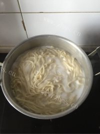 健康的羊肉臊子面做法图解11)