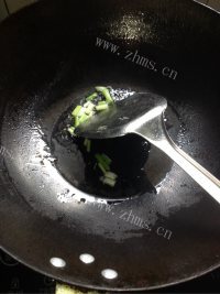 美味的香菇豆腐汤做法图解1)