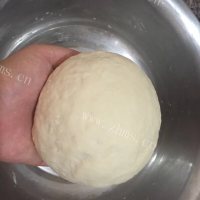热腾腾的韭菜盒子做法图解2)