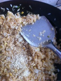喷香的酱油炒饭做法图解7)