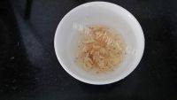 十分诱人的虾皮鸡蛋羹做法图解2)