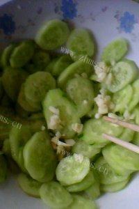 「DIY美食」凉拌黄瓜做法图解8)
