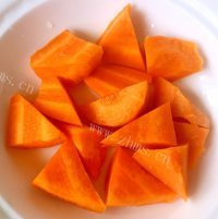 美味的时蔬排骨汤做法图解6)