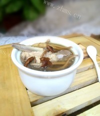 营养健康的茶树菇排骨头汤做法图解8)