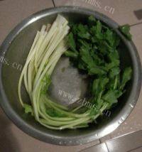 简易的芹菜肉包子做法图解3)