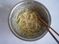 自制豆芽煎饼做法图解6)
