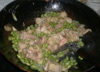 家常菜毛豆烧鸡块做法图解5)