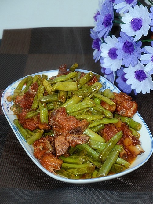 热腾腾的排骨炖豆角