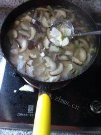 香菇豆腐汤做法图解5)