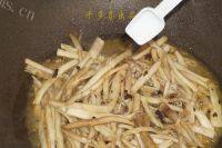 家常菜茶树菇炒肉做法图解5)