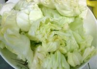 色香味俱全的手撕包菜做法图解1)