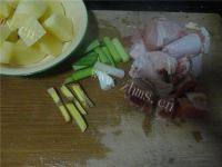 家常菜土豆烧鸡腿做法图解1)