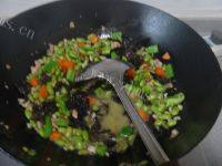 毛豆炒肉末做法图解11)