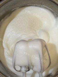 自制黑芝麻戚风蛋糕做法图解12)