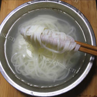 美味的鱼腥菜螺蛳粉做法图解5)