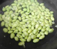 鲜美可口酱炒毛豆做法图解2)