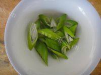 「念念不忘」菜花炒肉做法图解3)