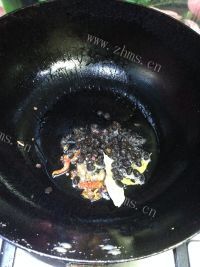 美味的豉香虎皮蛋做法图解5)