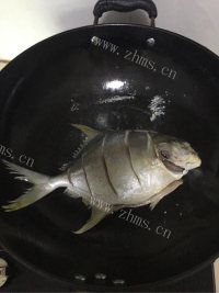 家常菜烧鲳鱼做法图解3)