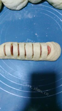 美味的香葱火腿面包做法图解8)