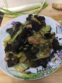 家常菜木耳炒肉片