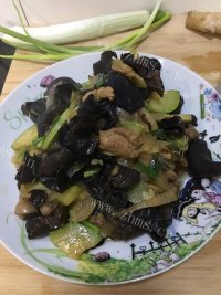 家常菜木耳炒肉片