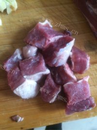 喷香的西红柿炖牛肉做法图解2)
